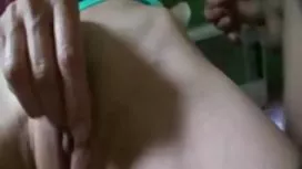 涼爽種植在金發碧眼的多米尼加的嘴裡