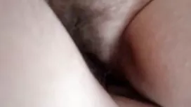 他的女朋友在屁股後面