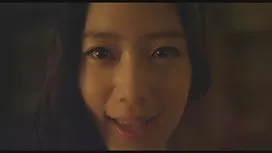 金發女郎想要在廚房做愛