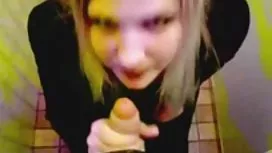 狡猾的ebun和睡覺的女孩