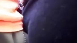 扯掉婊子的隊友輪流射精在臉上