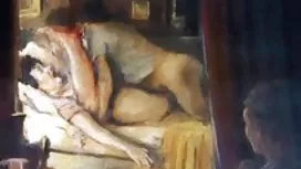 狂歡節面具的女孩在口交後吞下暨