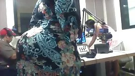 藍眼睛的喉嚨口交與嘔吐