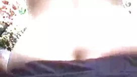 寶貝孤獨地嗡嗡作響
