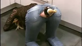 Sweet Nastya來向一個陌生人投降。