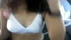 女孩在大自然中一起口交