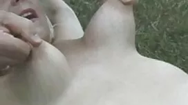 紋身的女朋友在山雀得到了射液