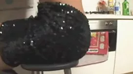 老師強迫學生穿長筒襪和舔陰部