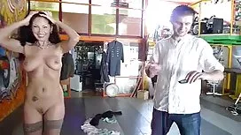 閉著眼睛玩貓