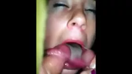 用你的手指和你的丈夫用口交婊子喚醒自己坐在上面