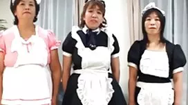 女主人輕輕吮吸相機