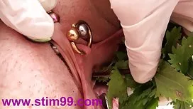 我拿了一個振動器和毛茸茸的毛茸茸